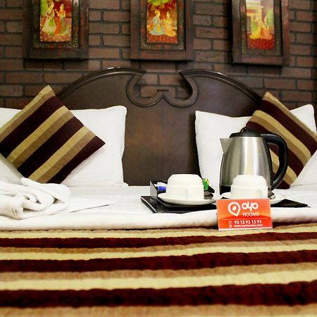 Oyo Premium Rajouri Garden Janta Market Új-Delhi Kültér fotó