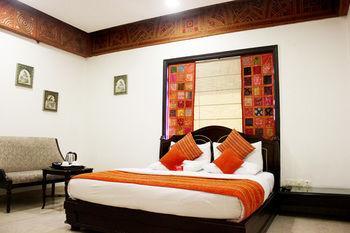 Oyo Premium Rajouri Garden Janta Market Új-Delhi Kültér fotó