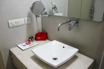 Oyo Premium Rajouri Garden Janta Market Új-Delhi Kültér fotó