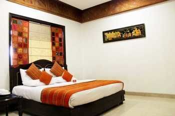 Oyo Premium Rajouri Garden Janta Market Új-Delhi Kültér fotó