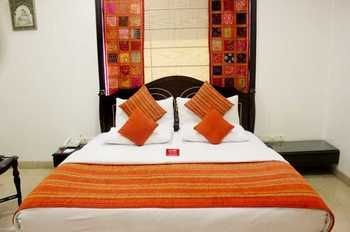 Oyo Premium Rajouri Garden Janta Market Új-Delhi Kültér fotó